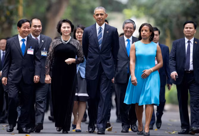 Tổng thống Mỹ Barack Obama thăm chính thức Việt Nam để thúc đẩy hữu nghị, hợp tác, góp phần duy trì hòa bình, ổn định và phát triển trong khu vực. Ảnh: Sun Times.