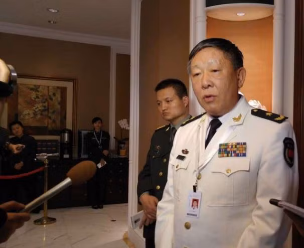 Ông Guan Youfei trả lời phỏng vấn bên lề Đối thoại Shangri-la, ảnh: SCMP. Ông Guan Youfei trả lời phỏng vấn bên lề Đối thoại Shangri-la, ảnh: SCMP.