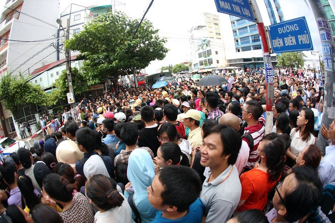 Hình ảnh người dân Việt Nam chào đón Tổng thống Obama nói lên nhiều điều. Ảnh: VOV. Hình ảnh người dân Việt Nam chào đón Tổng thống Obama nói lên nhiều điều. Ảnh: VOV.