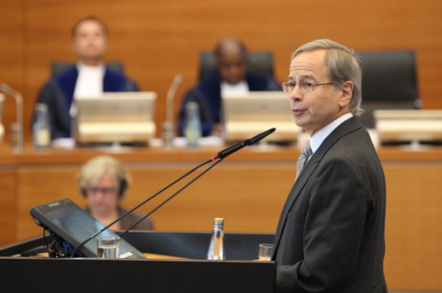 Luật sư Paul Reichler đại diện cho Philippines trong một phiên điều trần tại PCA, ảnh: Rappler.