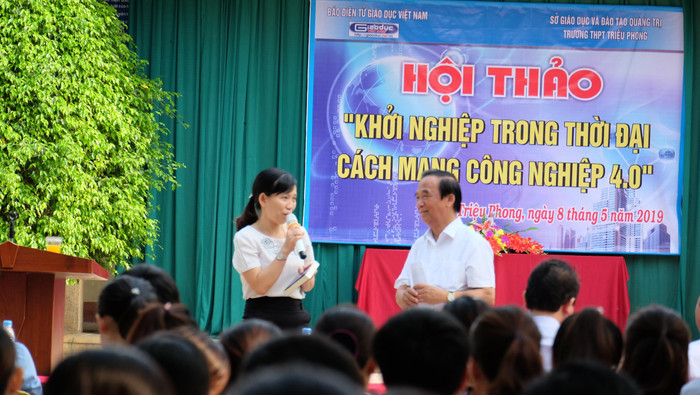 Những món quà đầy ý nghĩa của Giáo sư Nguyễn Lân Dũng giúp các thầy cô giáo có thêm động lực trong công tác giảng dạy. (Ảnh: LC) Những món quà đầy ý nghĩa của Giáo sư Nguyễn Lân Dũng giúp các thầy cô giáo có thêm động lực trong công tác giảng dạy. (Ảnh: LC)