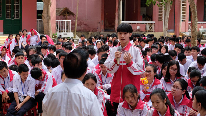 Tất cả các thắc mắc của các em học sinh trường Lê Quý Đôn đã được Giáo sư Nguyễn Lân Dũng giải đáp đầy đủ. (Ảnh: LC) Tất cả các thắc mắc của các em học sinh trường Lê Quý Đôn đã được Giáo sư Nguyễn Lân Dũng giải đáp đầy đủ. (Ảnh: LC)