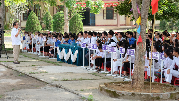 Học sinh trường Đakrông nghe Giáo sư Nguyễn Lân Dũng nói chuyện trong cuộc hội thảo. (Ảnh: LC) Học sinh trường Đakrông nghe Giáo sư Nguyễn Lân Dũng nói chuyện trong cuộc hội thảo. (Ảnh: LC)