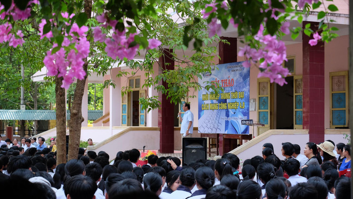 Giáo sư Nguyễn Lân Dũng trong buổi Hội thảo Khởi nghiệp trong thời đại công nghiệp 4.0. (Ảnh: LC) Giáo sư Nguyễn Lân Dũng trong buổi Hội thảo Khởi nghiệp trong thời đại công nghiệp 4.0. (Ảnh: LC)