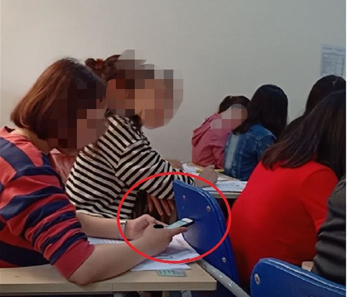 Sự nhộn nhạo của nhiều trung tâm ngoại ngữ khi tổ chức thi cấp chứng chỉ cần các cơ quan chức năng nhìn nhận thẳng thắn hơn. (Ảnh: Vũ Ninh) Sự nhộn nhạo của nhiều trung tâm ngoại ngữ khi tổ chức thi cấp chứng chỉ cần các cơ quan chức năng nhìn nhận thẳng thắn hơn. (Ảnh: Vũ Ninh)