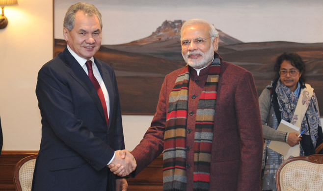 Bộ trưởng Quốc phòng Nga Sergei Shoigu và Thủ tướng Ấn Độ Narendra Modi. Bộ trưởng Quốc phòng Nga Sergei Shoigu và Thủ tướng Ấn Độ Narendra Modi.
