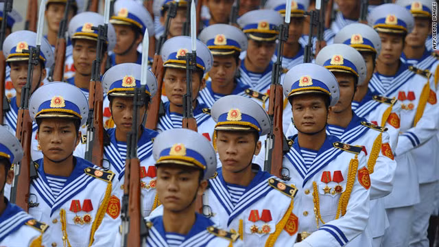 Các chiến sĩ Quân đội Nhân dân Việt Nam luôn chắc tay súng bảo vệ độc lập chủ quyền, toàn vẹn lãnh thổ tiêng liêng của Tổ Quốc.