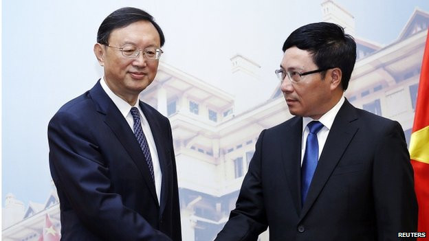 Ông Dương Khiết Trì sang Việt Nam lần đầu tiên sau khi Trung Quốc hạ đặt bất hợp pháp giàn khoan 981 trong vùng đặc quyền kinh tế, thềm lục địa Việt Nam. Ông Dương Khiết Trì sang Việt Nam lần đầu tiên sau khi Trung Quốc hạ đặt bất hợp pháp giàn khoan 981 trong vùng đặc quyền kinh tế, thềm lục địa Việt Nam.