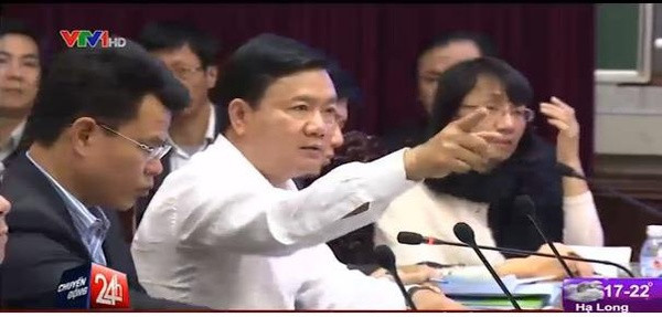 Ông Đinh La Thăng đã không thể kiên nhẫn khi nhắc nhở mãi mà nhà thầu Trung Quốc "cứ trơ ra", hứa rồi để đó. Ông Đinh La Thăng đã không thể kiên nhẫn khi nhắc nhở mãi mà nhà thầu Trung Quốc "cứ trơ ra", hứa rồi để đó.
