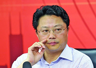 Ông Dương Vệ Trạch, Bí thư Nam Kinh vừa bị bắt hôm 4/1 được cho là đã dùng mỹ nữ hối lộ Chu Vĩnh Khang, nhưng đã tranh thủ "lên giường" trước khi "dâng" người đẹp cho quan thày. Ông Dương Vệ Trạch, Bí thư Nam Kinh vừa bị bắt hôm 4/1 được cho là đã dùng mỹ nữ hối lộ Chu Vĩnh Khang, nhưng đã tranh thủ "lên giường" trước khi "dâng" người đẹp cho quan thày.