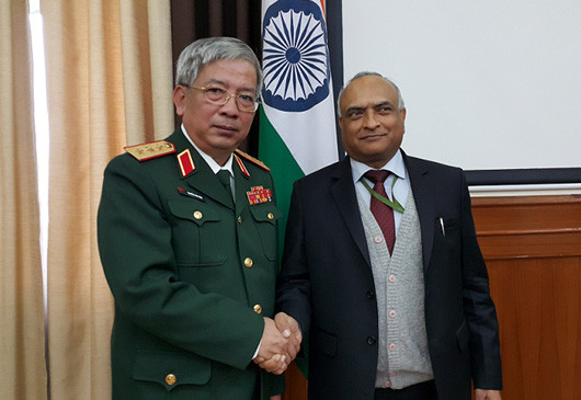 Tướng Nguyễn Chí Vịnh và Thứ trưởng Bộ Quốc phòng Ấn Độ Shri R. K. Mathur đồng chủ trì đối thoại quốc phòng Việt - Ấn năm 2015. Ảnh: Cổng thông tin điện tử Bộ Quốc phòng. Tướng Nguyễn Chí Vịnh và Thứ trưởng Bộ Quốc phòng Ấn Độ Shri R. K. Mathur đồng chủ trì đối thoại quốc phòng Việt - Ấn năm 2015. Ảnh: Cổng thông tin điện tử Bộ Quốc phòng.
