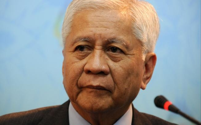 Ngoại trưởng Philippines Albert del Rosario. Ngoại trưởng Philippines Albert del Rosario.