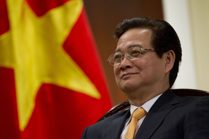 Việc Thời báo Hoàn Cầu công kích bôi nhọ Thủ tướng Nguyễn Tấn Dũng là nhằm âm mưu đen tối chia rẽ nội bộ Việt Nam để dễ bề thực hiện tham vọng bành trướng lãnh thổ. Tờ báo này có lẽ đã "giật thót" khi nghe khẳng định của Thủ tướng: Quyết không đánh đổi chủ quyền lãnh thổ lấy một thứ hữu nghị viển vông nào đó, và Hoàn Cầu tìm cách bôi nhọ. Ảnh: Bloomberg. Việc Thời báo Hoàn Cầu công kích bôi nhọ Thủ tướng Nguyễn Tấn Dũng là nhằm âm mưu đen tối chia rẽ nội bộ Việt Nam để dễ bề thực hiện tham vọng bành trướng lãnh thổ. Tờ báo này có lẽ đã "giật thót" khi nghe khẳng định của Thủ tướng: Quyết không đánh đổi chủ quyền lãnh thổ lấy một thứ hữu nghị viển vông nào đó, và Hoàn Cầu tìm cách bôi nhọ. Ảnh: Bloomberg.