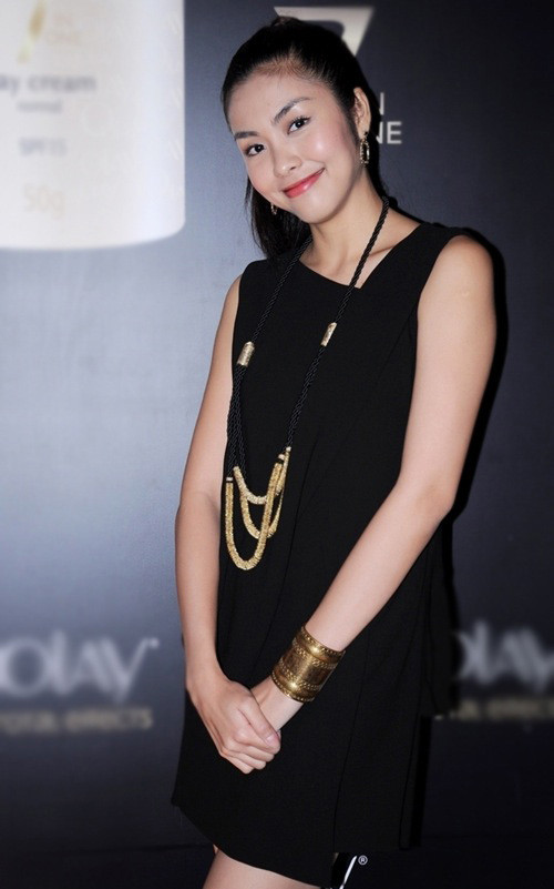 Hà Tăng "đẹp từng centimet" với loại váy này Hà Tăng "đẹp từng centimet" với loại váy này