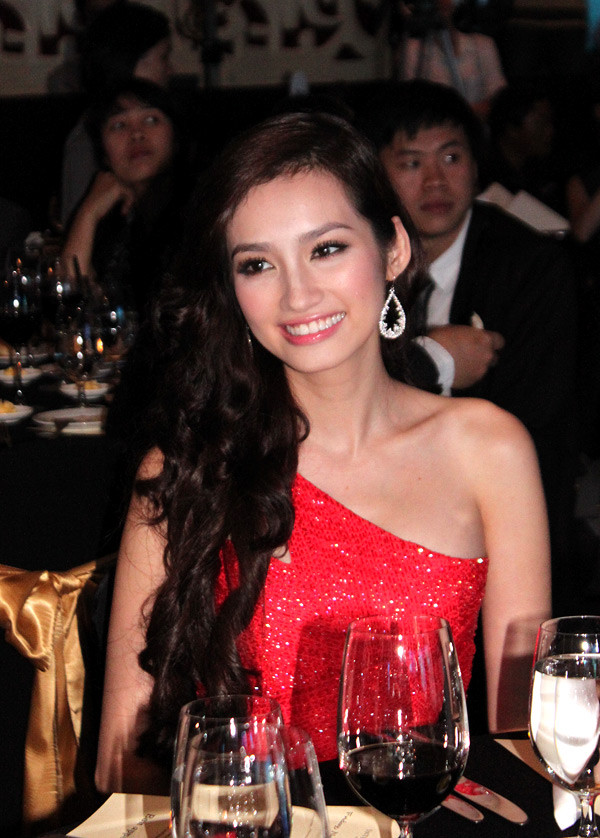 Trúc Diễm đến khá muộn vì mất nhiều thời gian cho việc make-up và chuẩn bị trang phục. Trở về từ cuộc thi Miss International 2011 với thành tích top 15, cô ngày càng được công chúng yêu mến. Dù có chút hiểu lầm phát ngôn về Á hậu Thúy Vy trong thời gian gần đây, nhưng Trúc Diễm đã lên tiếng giải thích.