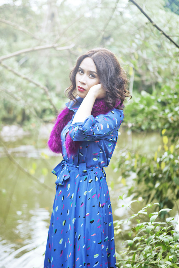 Cô cũng không nhờ tới sự giúp đỡ của ông xã mà tự mình sáng tác và thực hiện sản phẩm âm nhạc mới. Cô cũng không nhờ tới sự giúp đỡ của ông xã mà tự mình sáng tác và thực hiện sản phẩm âm nhạc mới.