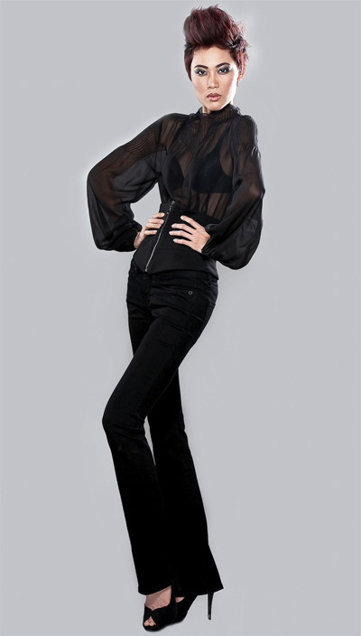 Qua 7 tập phát sóng của chương trình Vietnam's Next Top Model, khán giả truyền hình chú ý đến hình ảnh một Phương Anh thông minh và linh hoạt. Cô “biến hóa” không ngừng qua các buổi chụp ảnh. Người đẹp này vừa trở về Việt Nam với tấm bằng tốt nghiệp Đại học Khoa học công nghệ quốc gia Vân Long - Đài Loan. Phương Anh vui khi đã hoàn thành xuất sắc “nhiệm vụ” mà gia đình cô đã “giao phó” và quay sang dồn sức cho đam mê thành người mẫu. Phương Anh được đánh giá cao về bản lĩnh khi ở phần thi chụp ảnh với chuột, cô vượt qua nỗi sợ hãi để có bức ảnh được ban giám khảo khen ngợi. Qua 7 tập phát sóng của chương trình Vietnam's Next Top Model, khán giả truyền hình chú ý đến hình ảnh một Phương Anh thông minh và linh hoạt. Cô “biến hóa” không ngừng qua các buổi chụp ảnh. Người đẹp này vừa trở về Việt Nam với tấm bằng tốt nghiệp Đại học Khoa học công nghệ quốc gia Vân Long - Đài Loan. Phương Anh vui khi đã hoàn thành xuất sắc “nhiệm vụ” mà gia đình cô đã “giao phó” và quay sang dồn sức cho đam mê thành người mẫu. Phương Anh được đánh giá cao về bản lĩnh khi ở phần thi chụp ảnh với chuột, cô vượt qua nỗi sợ hãi để có bức ảnh được ban giám khảo khen ngợi.