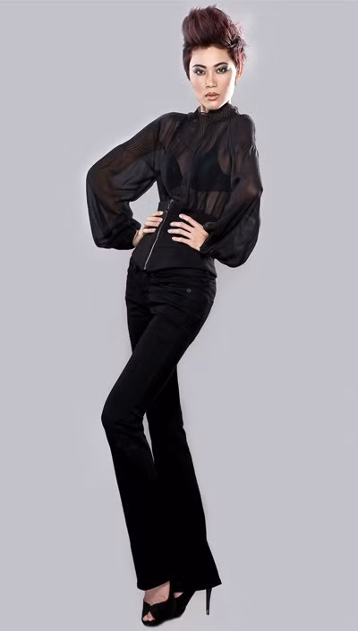 Qua 7 tập phát sóng của chương trình Vietnam's Next Top Model, khán giả truyền hình chú ý đến hình ảnh một Phương Anh thông minh và linh hoạt. Cô “biến hóa” không ngừng qua các buổi chụp ảnh. Người đẹp này vừa trở về Việt Nam với tấm bằng tốt nghiệp Đại học Khoa học công nghệ quốc gia Vân Long - Đài Loan. Phương Anh vui khi đã hoàn thành xuất sắc “nhiệm vụ” mà gia đình cô đã “giao phó” và quay sang dồn sức cho đam mê thành người mẫu. Phương Anh được đánh giá cao về bản lĩnh khi ở phần thi chụp ảnh với chuột, cô vượt qua nỗi sợ hãi để có bức ảnh được ban giám khảo khen ngợi.