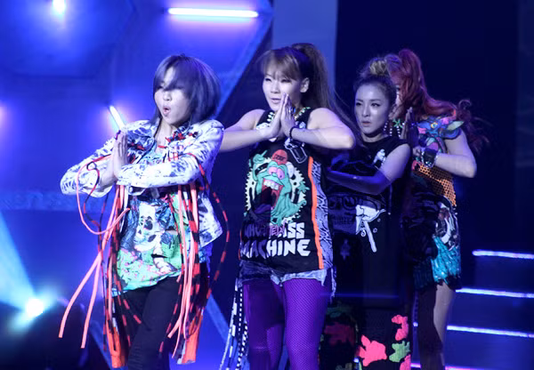 Ngoài giọng hát khỏe khoắn, nhóm 2NE1 còn rất mạnh mẽ và nổi loạn trong vũ đạo.