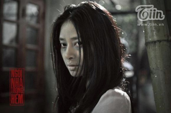 Vẻ "ghê rợn" của Ngô Thanh Vân trong phim Ngôi nhà trong hẻm