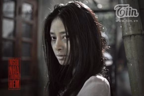 Vẻ "ghê rợn" của Ngô Thanh Vân trong phim Ngôi nhà trong hẻm