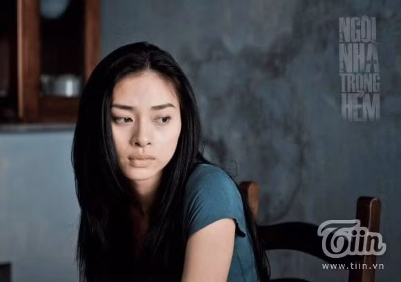 Vẻ "ghê rợn" của Ngô Thanh Vân trong phim Ngôi nhà trong hẻm