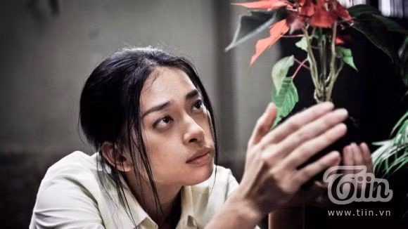 Vẻ "ghê rợn" của Ngô Thanh Vân trong phim Ngôi nhà trong hẻm