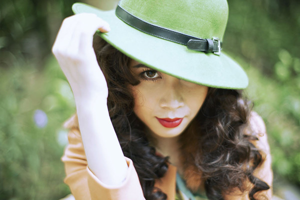 Vừa qua, Lưu Hương Giang đã thực hiện quay hình cho MV ca khúc "Hãy đến gần em", một trong những ca khúc cô viết trong thời gian làm vợ, làm mẹ. Vừa qua, Lưu Hương Giang đã thực hiện quay hình cho MV ca khúc "Hãy đến gần em", một trong những ca khúc cô viết trong thời gian làm vợ, làm mẹ.