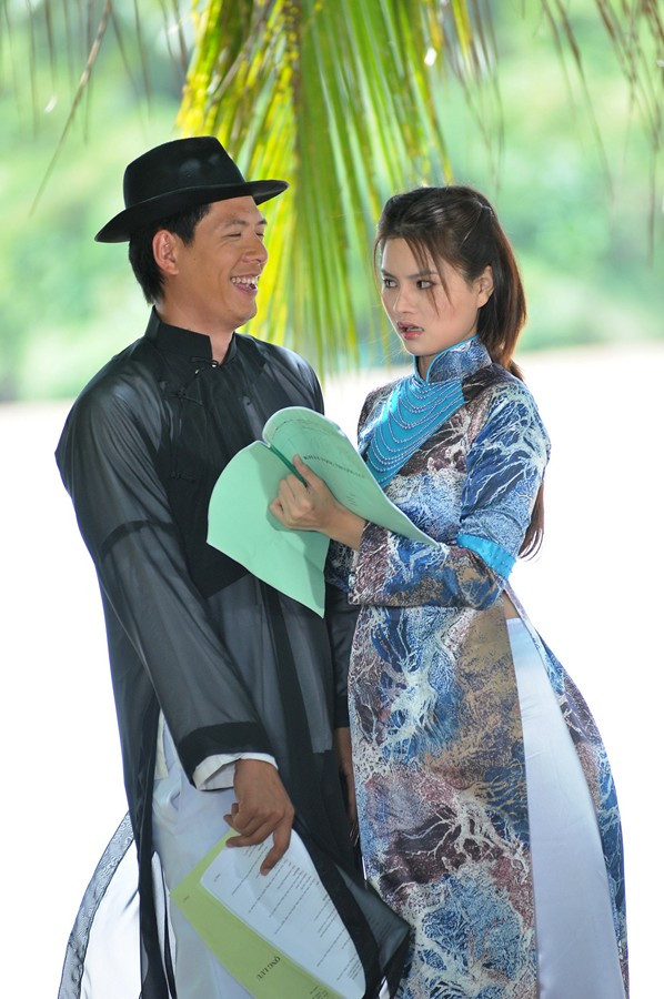 Muốn được tự do thời trai trẻ, Phong đã đề nghị Hoàng “thế vai” mình trong công việc lẫn cuộc sống. Cần tiền trang trải cuộc sống, Hoàng đã chấp nhận lời đề nghị. Muốn được tự do thời trai trẻ, Phong đã đề nghị Hoàng “thế vai” mình trong công việc lẫn cuộc sống. Cần tiền trang trải cuộc sống, Hoàng đã chấp nhận lời đề nghị.