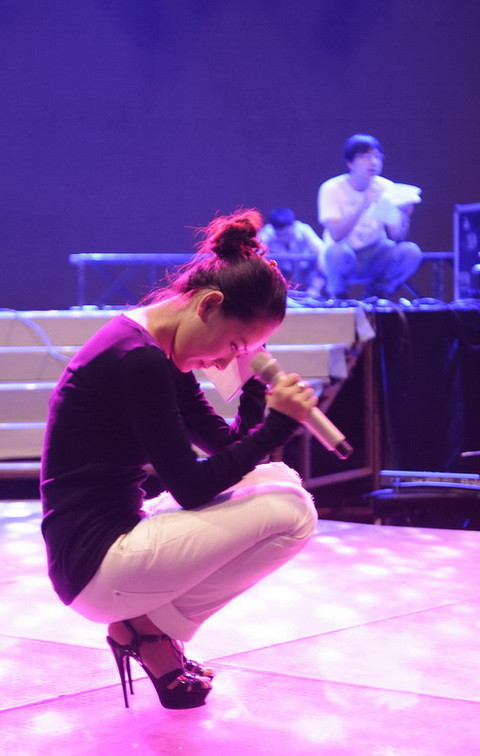 Phương Linh và Mr Xoay "mỗi người 1 nơi" Phương Linh và Mr Xoay "mỗi người 1 nơi"