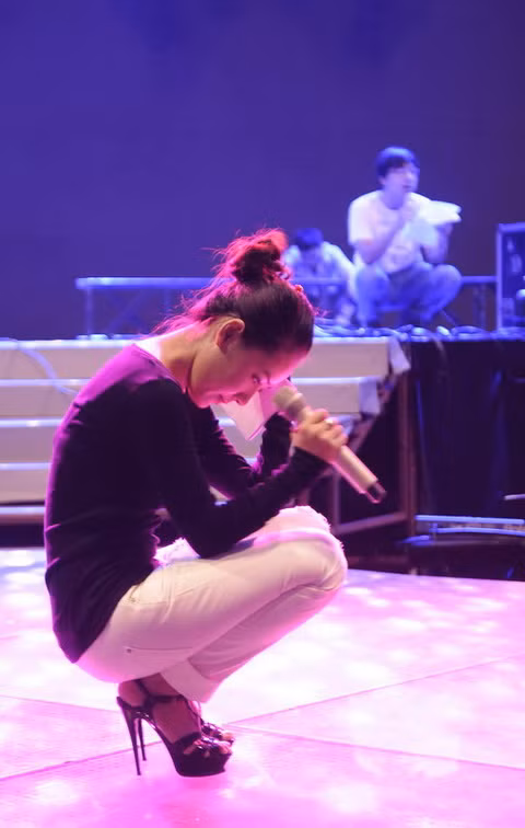 Phương Linh và Mr Xoay "mỗi người 1 nơi"