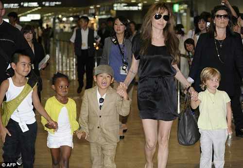 Pax Thiên và hành trình 4 năm cùng mẹ Angelina ảnh 6 Pax Thiên và hành trình 4 năm cùng mẹ Angelina ảnh 6