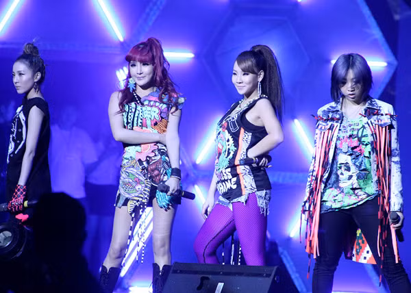 4 cô gái của 2NE1 xuất hiện ở phần 2 của chương trình. Không nổi bật về nhan sắc như các girlband khác của Hàn Quốc, 4 cô gái được fan yêu thích nhờ âm nhạc và phong cách thời trang cá tính.