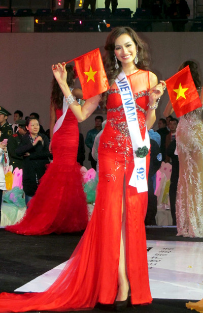 Trúc Diễm khiến mọi dự đoán đều "trật lất" ảnh 2 Trúc Diễm rạng rỡ trong đêm chung kết cuộc thi Miss International 2011.