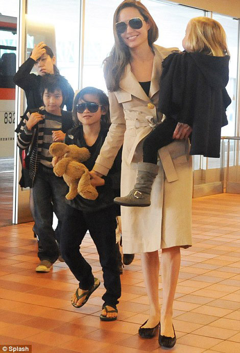 Pax Thiên và hành trình 4 năm cùng mẹ Angelina ảnh 9 Pax Thiên và hành trình 4 năm cùng mẹ Angelina ảnh 9