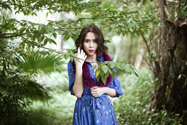 Tái xuất làng nhạc sau thời gian dài ổn định cuộc sống hôn nhân và thực hiện nghĩa vụ làm mẹ, bà xã nhạc sĩ Hồ Hoài Anh thử nghiệm trong dòng Pop Dance pha R&B. Tái xuất làng nhạc sau thời gian dài ổn định cuộc sống hôn nhân và thực hiện nghĩa vụ làm mẹ, bà xã nhạc sĩ Hồ Hoài Anh thử nghiệm trong dòng Pop Dance pha R&B.