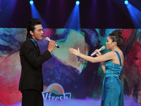 Trong khi Ngọc Anh "dồn tình cảm" thì Ngọc Ngoan lại có vẻ "hững hờ" (Ảnh: Lý Võ Phú Hưng). Trong khi Ngọc Anh "dồn tình cảm" thì Ngọc Ngoan lại có vẻ "hững hờ" (Ảnh: Lý Võ Phú Hưng).