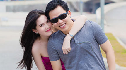 Ông Vũ Khắc Tiệp (phải), giám đốc công ty người mẫu Venus, quản lý Ngọc Trinh (trái).