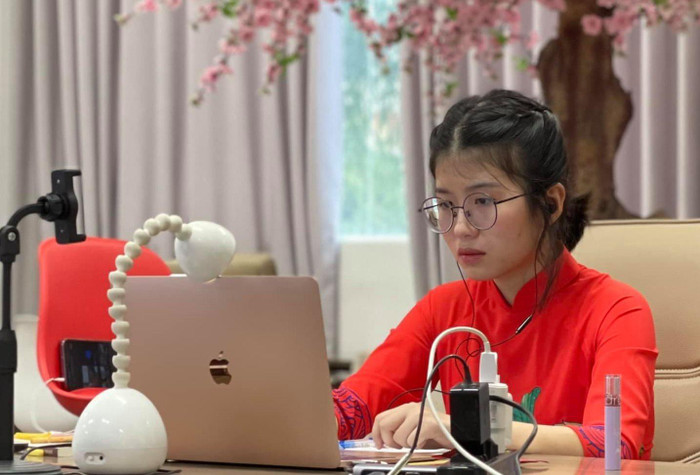 Hà Ngân đại diện Việt Nam tham gia Cuộc thi Nhịp cầu Hán ngữ Thế giới 2021 được tổ chức vào ngày 18/10 vừa qua. ( Ảnh: NVCC) Hà Ngân đại diện Việt Nam tham gia Cuộc thi Nhịp cầu Hán ngữ Thế giới 2021 được tổ chức vào ngày 18/10 vừa qua. ( Ảnh: NVCC)