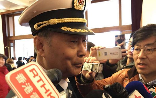 Ông Lưu Hiểu Giang trả lời báo chí bên lề kỳ họp Quốc hội tại Bắc Kinh, khai mạc hôm Chủ nhật 5/3. Ảnh: SCMP. Ông Lưu Hiểu Giang trả lời báo chí bên lề kỳ họp Quốc hội tại Bắc Kinh, khai mạc hôm Chủ nhật 5/3. Ảnh: SCMP.