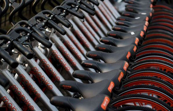 Những chiếc xe đạp Mobike người dùng tự sử dụng, tự thanh toán có mặt khắp các ngóc ngách ở Thượng Hải, một ví dụ rõ nét nhất của thị trường thanh toán kĩ thuật số, tiêu dùng thông minh. Ảnh: SCMP. Những chiếc xe đạp Mobike người dùng tự sử dụng, tự thanh toán có mặt khắp các ngóc ngách ở Thượng Hải, một ví dụ rõ nét nhất của thị trường thanh toán kĩ thuật số, tiêu dùng thông minh. Ảnh: SCMP.