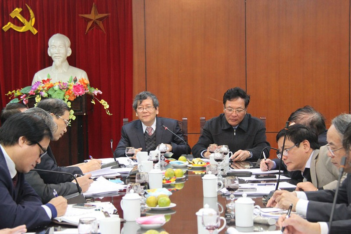 Tiến sĩ Vũ Ngọc Hoàng (người ngồi hàng ghế giữa, bên trái) trong một buổi làm việc với Bộ Giáo dục và Đào tạo về việc phối hợp triển khai thực hiện Nghị quyết 29 của Ban Chấp hành Trung ương Đảng khóa XI. Ảnh: Tạp chí Tuyên Giáo. Tiến sĩ Vũ Ngọc Hoàng (người ngồi hàng ghế giữa, bên trái) trong một buổi làm việc với Bộ Giáo dục và Đào tạo về việc phối hợp triển khai thực hiện Nghị quyết 29 của Ban Chấp hành Trung ương Đảng khóa XI. Ảnh: Tạp chí Tuyên Giáo.