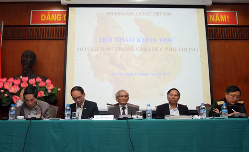 Hội Khoa học Lịch sử tổ chức hội thảo: Môn Lịch sử trong giáo dục phổ thông vào tháng 11/2015 sau khi Bộ Giáo dục và Đào tạo có chủ trương tích hợp môn Lịch sử. Ảnh: Thu Hà / Báo Nhân Dân.
