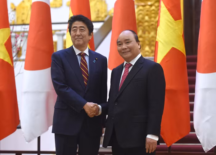 Thủ tướng Nguyễn Xuân Phúc và Thủ tướng Nhật Bản Shinzo Abe - Ảnh: VGP/Quang Hiếu.