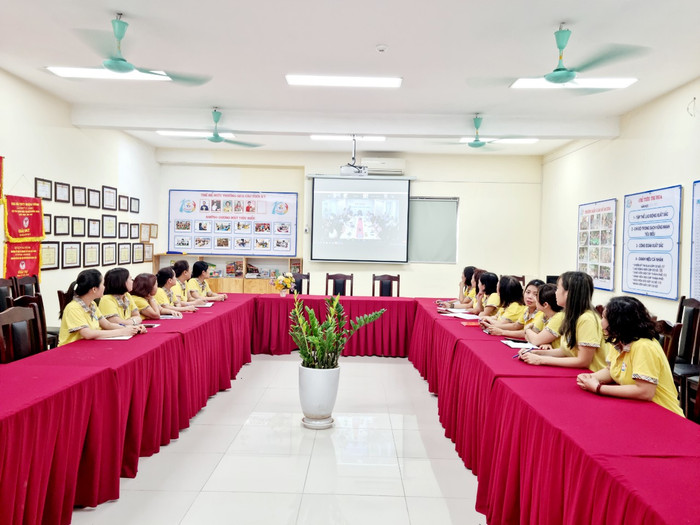 Thầy cô giáo dự trực tuyến tại điểm cầu. GDVN-HT (15).jpg