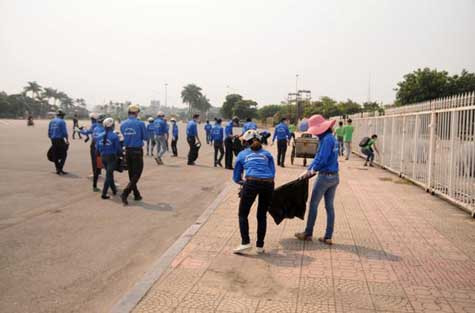 ......và tổ chức hoạt động thu gom rác, dọn vệ sinh ......và tổ chức hoạt động thu gom rác, dọn vệ sinh