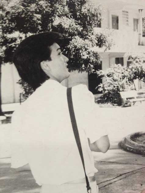 Sau khi công khai hai bộ ảnh thời răng sún và ảnh giống hệt hotgirl thời thanh niên, ca sĩ Đàm Vĩnh Hưng tiếp tục khiến người đọc bất ngờ trước những bức ảnh tiếp theo của anh.