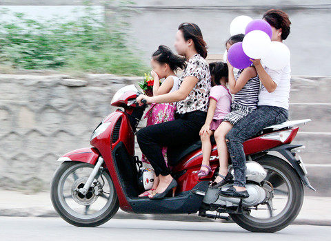 Chụp trên đường Nguyễn Khoái - Hà Nội. Ảnh: Hoàng Xuân Khánh. Chụp trên đường Nguyễn Khoái - Hà Nội. Ảnh: Hoàng Xuân Khánh.