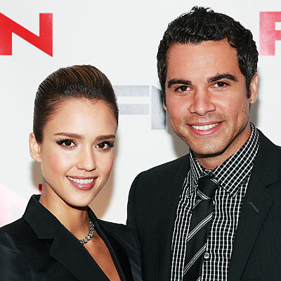 "Thiên thần bóng tối" Jessica Alba và nhà sản xuất của Hollywood, Cash Warren đã có với nhau hai bé gái xinh đẹp và đáng yêu. "Thiên thần bóng tối" Jessica Alba và nhà sản xuất của Hollywood, Cash Warren đã có với nhau hai bé gái xinh đẹp và đáng yêu.