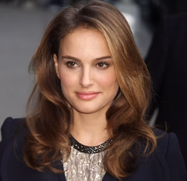 "Thiên nga đen'" Natalie Portman đã hạ sinh quý tử cho hôn phu là biên đạo múa Benjamin Millepied.